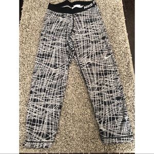 Nike Pro Capris 🖤 SZ Small!